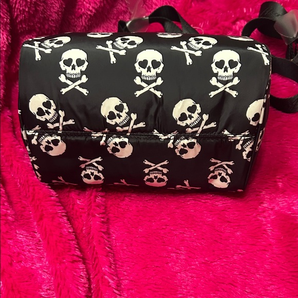 Betsey Johnson Black and White Skull lunch tote - Picture 5 of 5